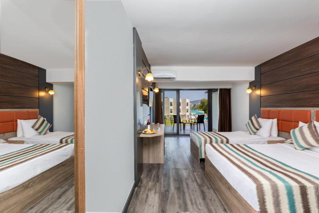 Postel nebo postele na pokoji v ubytování Maya World Didyma Hotel