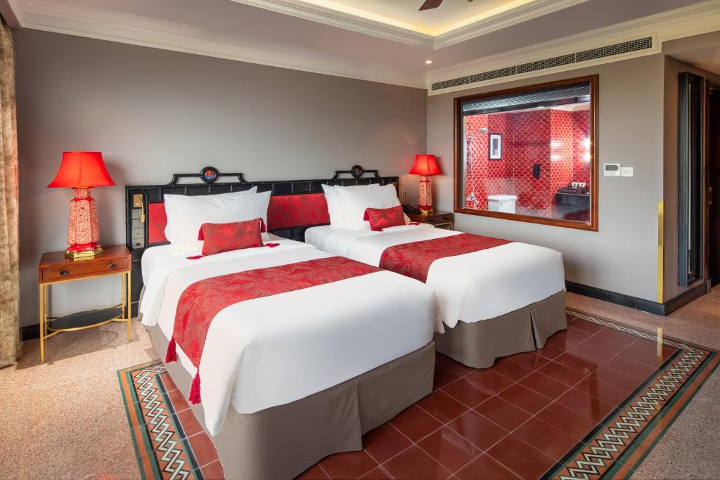 Suite Hạng Tổng Thống - Miễn Phí Trang Phục Truyền Thống