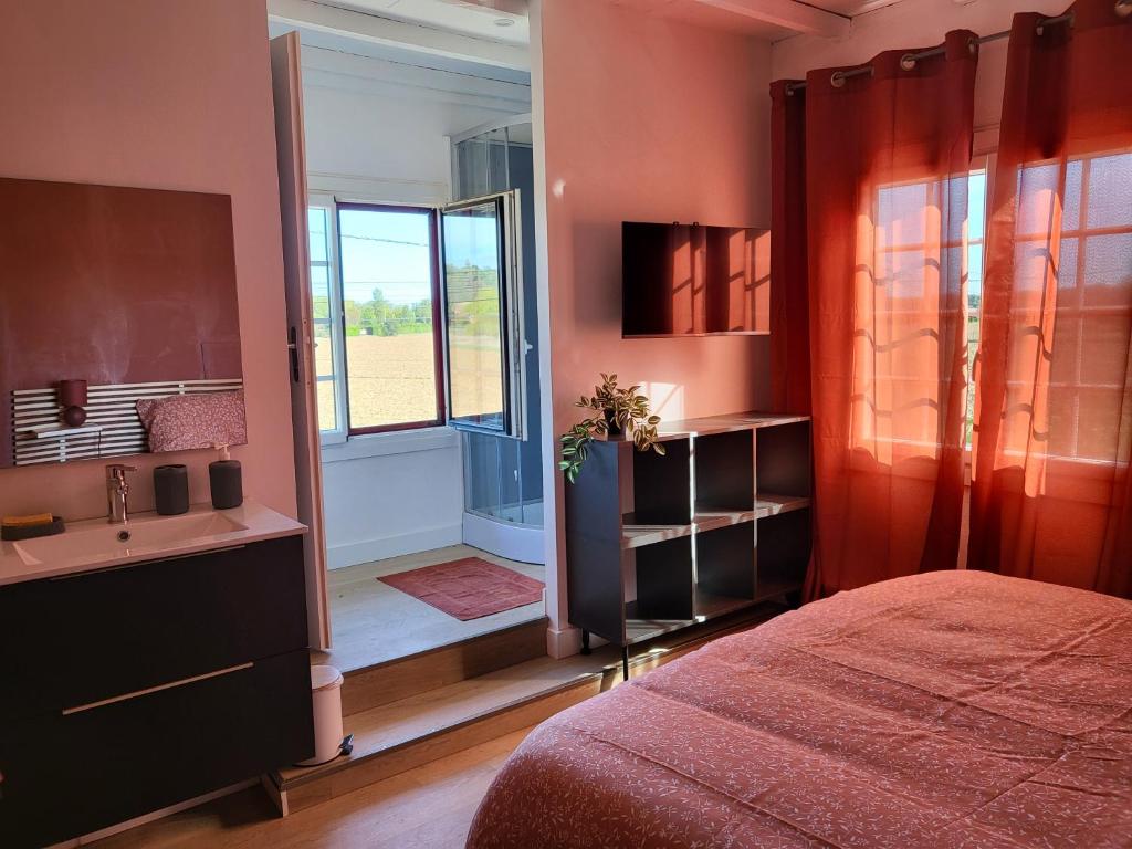 Postel nebo postele na pokoji v ubytování WonderBar (Auberge du Trinquet)
