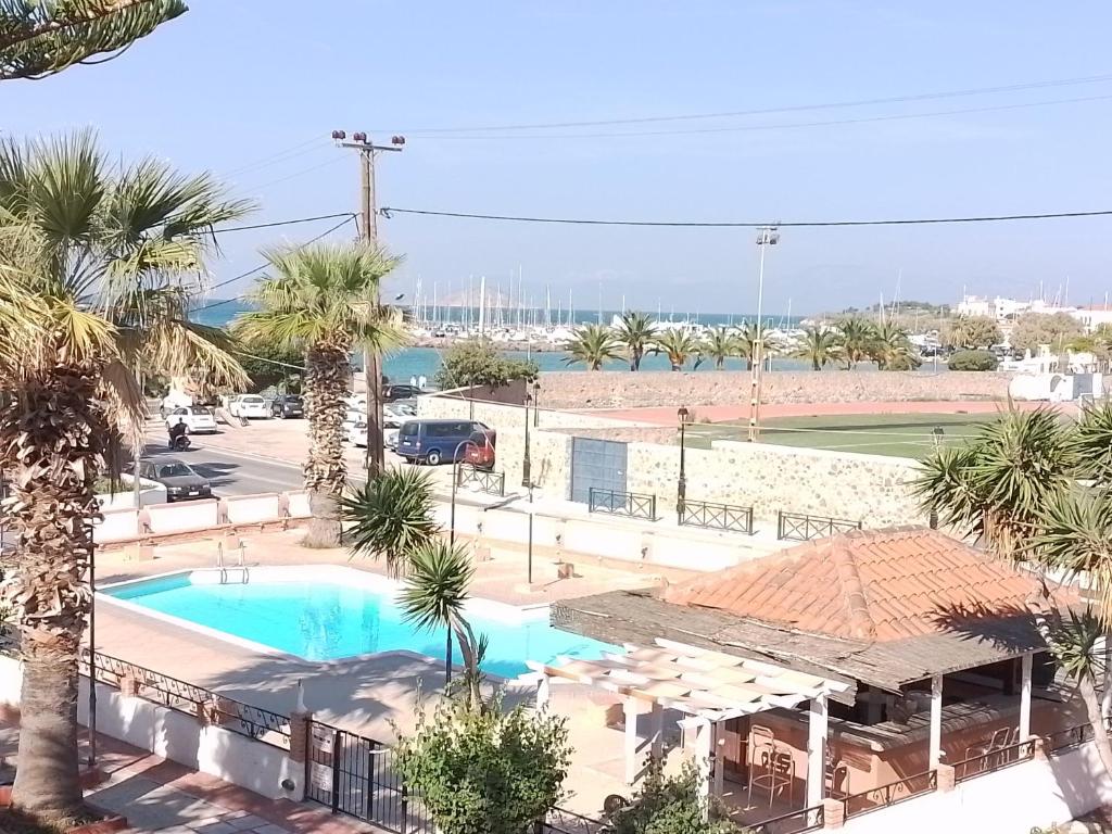 Bazén v ubytování Miranta Hotel - Apartments & Studios nebo v jeho okolí
