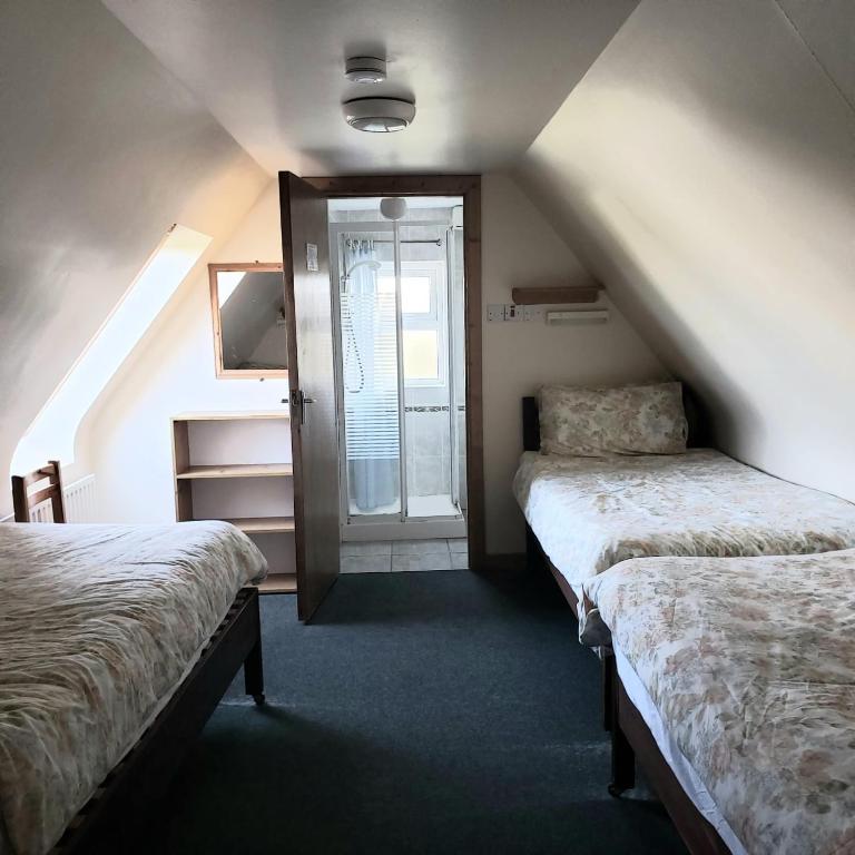 Postel nebo postele na pokoji v ubytování Oak Tree Cottage - 3 Bedroom