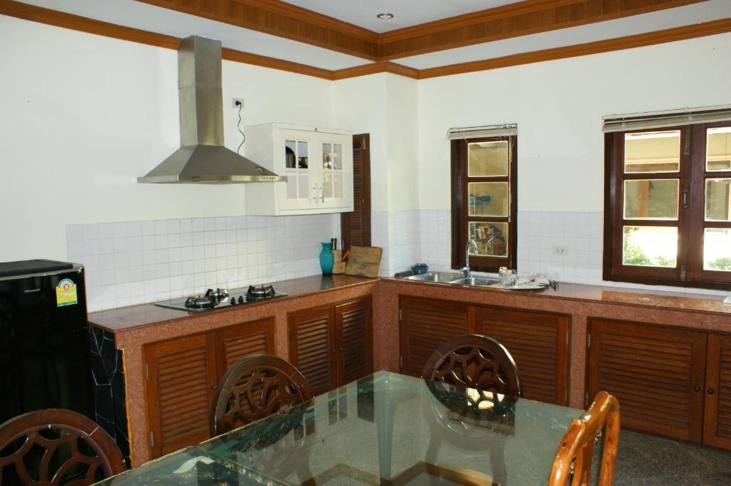 Prince Edouard Apartments & Resort Patong Beach Phuket - Resim 35