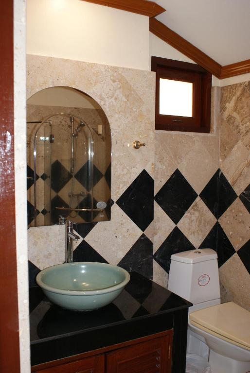 Prince Edouard Apartments & Resort Patong Beach Phuket - Resim 24