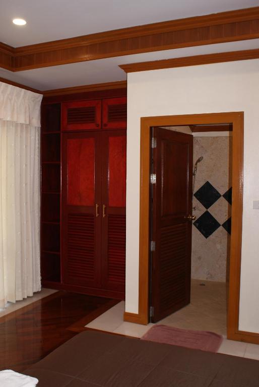 Prince Edouard Apartments & Resort Patong Beach Phuket - Resim 22