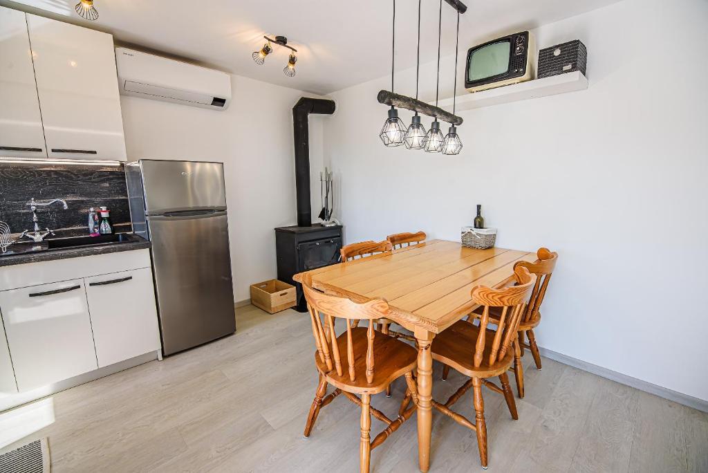 Kuchyň nebo kuchyňský kout v ubytování Holiday Home Aleks