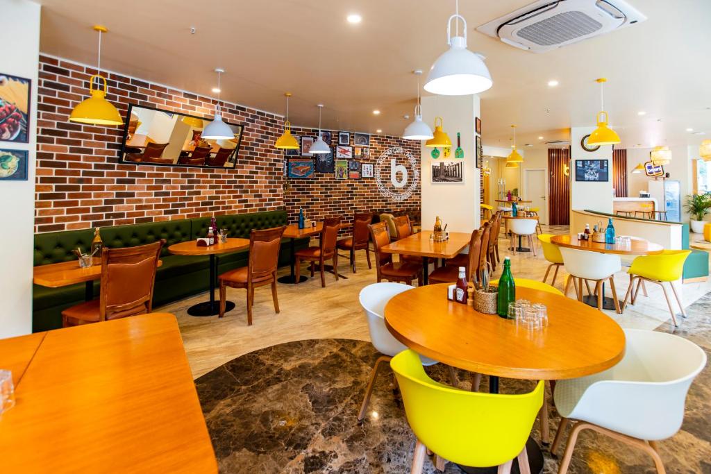 Restaurace v ubytování Bloom Hub Guindy