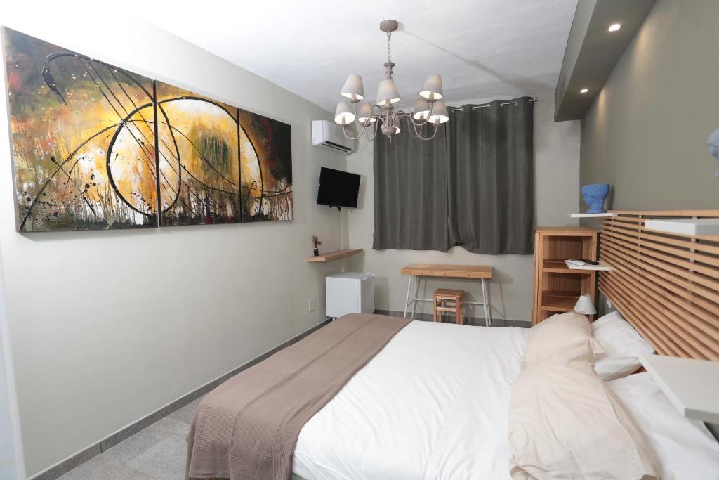 Postel nebo postele na pokoji v ubytování Oikia Atenea Automatic Rooms