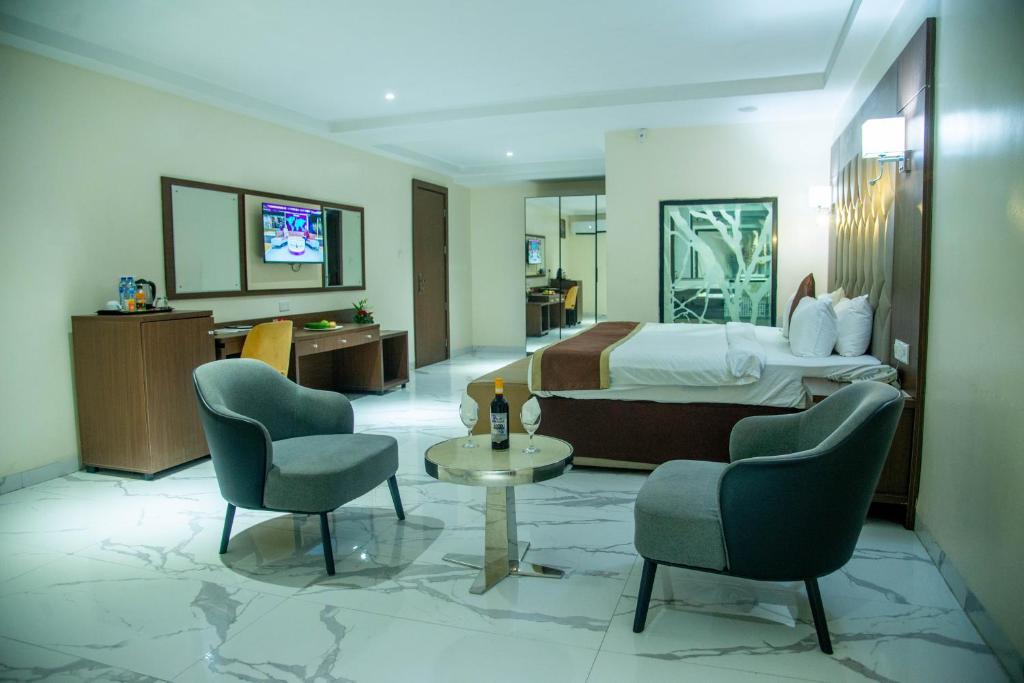 TV a/nebo společenská místnost v ubytování Carlton Swiss Grand Hotel