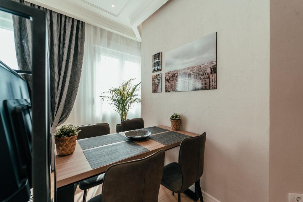 Biarritz Luxury Apartments的电视和/或娱乐中心