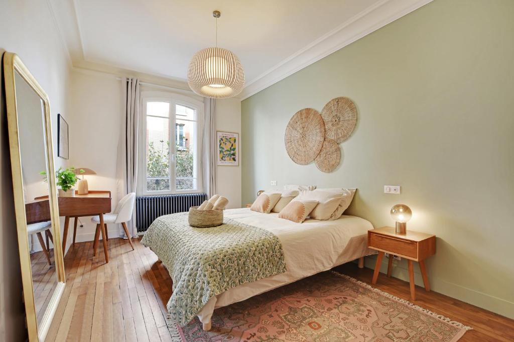 Luxury Cocon by Les Maisons de Charloc Homes tesisinde bir odada yatak veya yataklar
