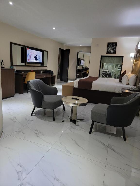 TV a/nebo společenská místnost v ubytování Carlton Swiss Grand Hotel