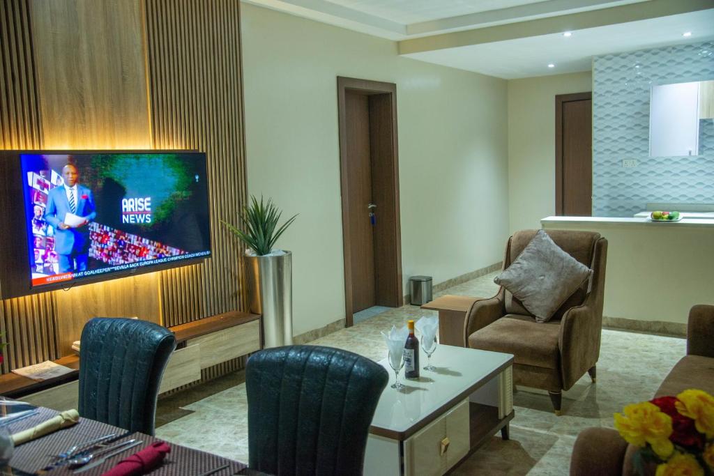 TV a/nebo společenská místnost v ubytování Carlton Swiss Grand Hotel