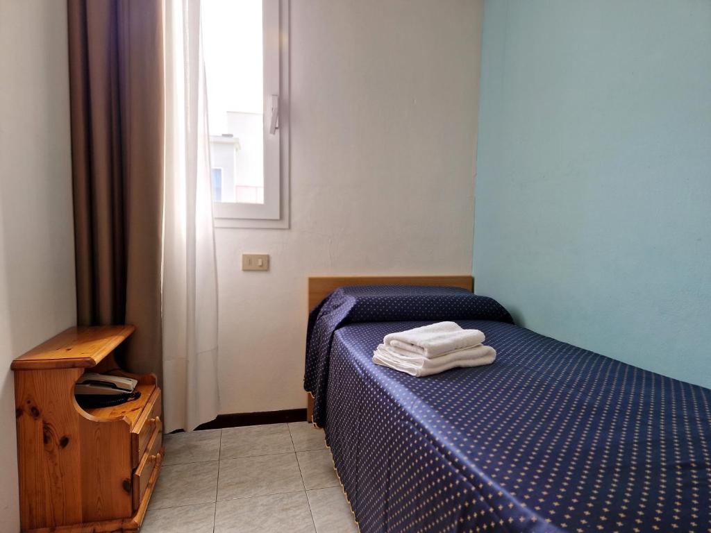 A bed or beds in a room at Hotel Danubio