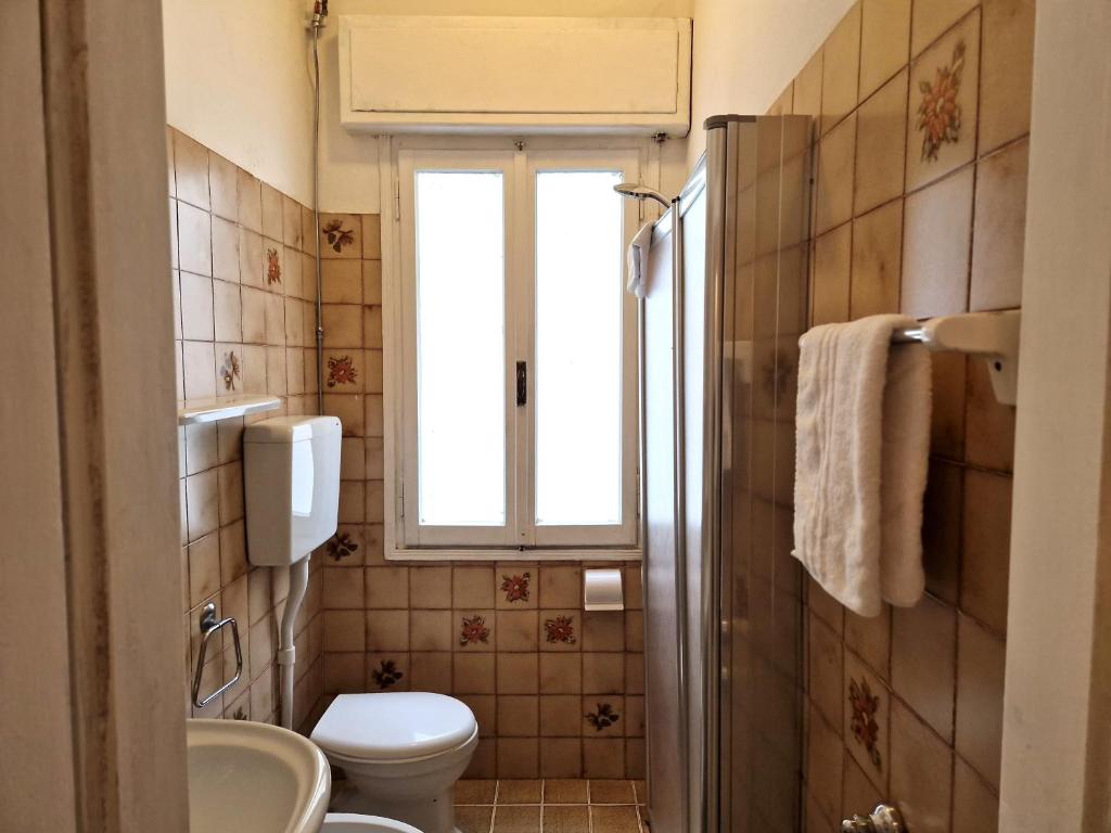 A bathroom at Hotel Danubio