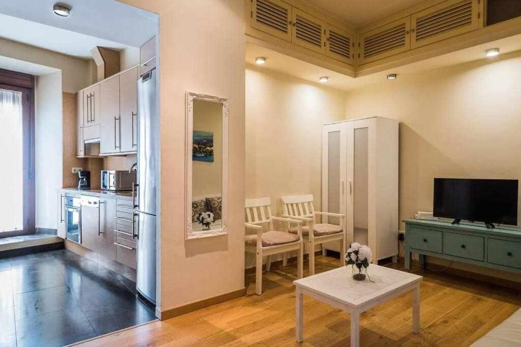 Kuchnia lub aneks kuchenny w obiekcie Casa con piscina junto catedral de sevilla