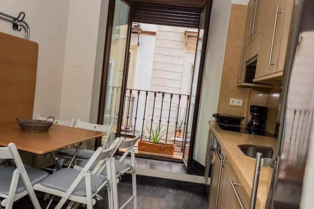 Kuchnia lub aneks kuchenny w obiekcie Casa con piscina junto catedral de sevilla