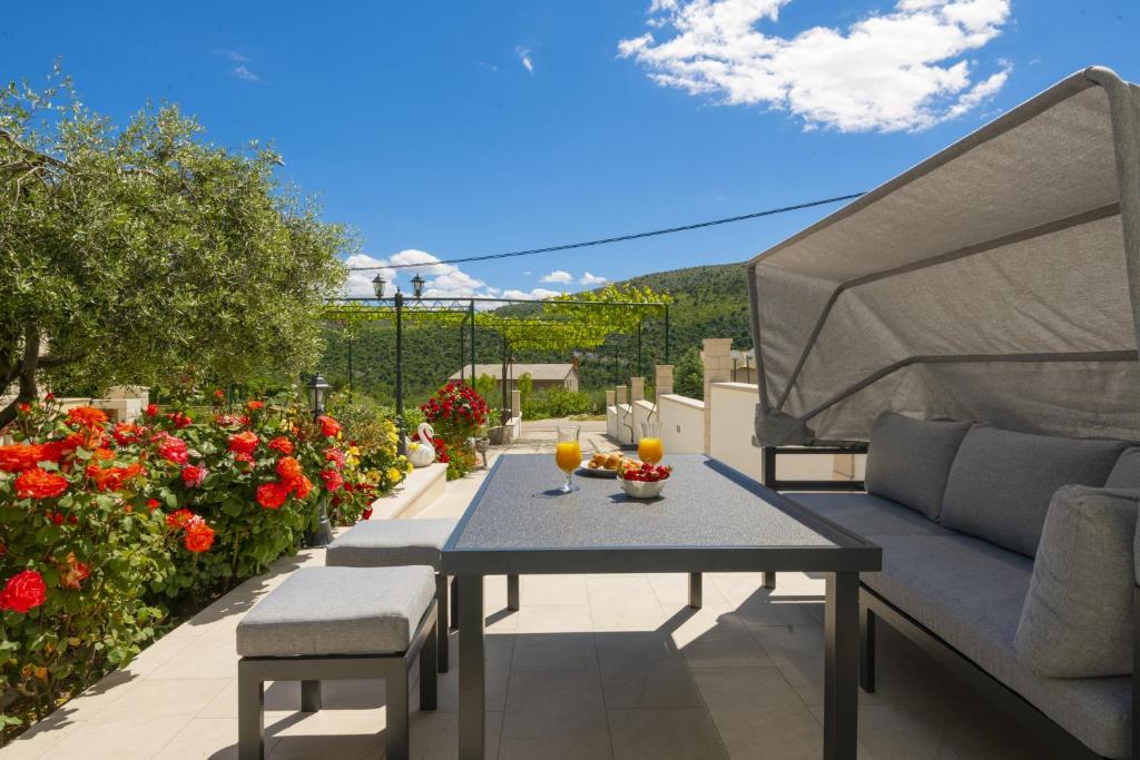 Balkón nebo terasa v ubytování Holiday Home Maslina