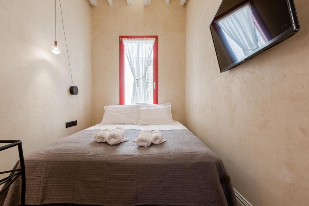 Danae Hotel - Deluxe King Room