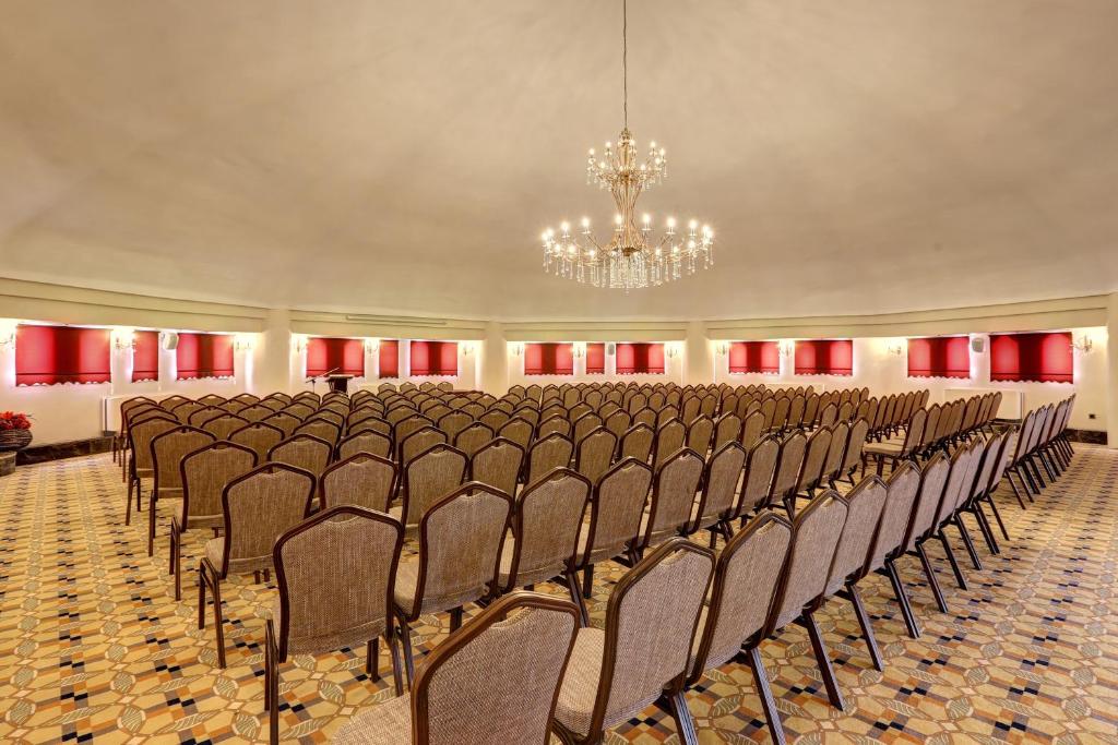 The business area and/or conference room at Suhan Cappadocia Hotel & Spa