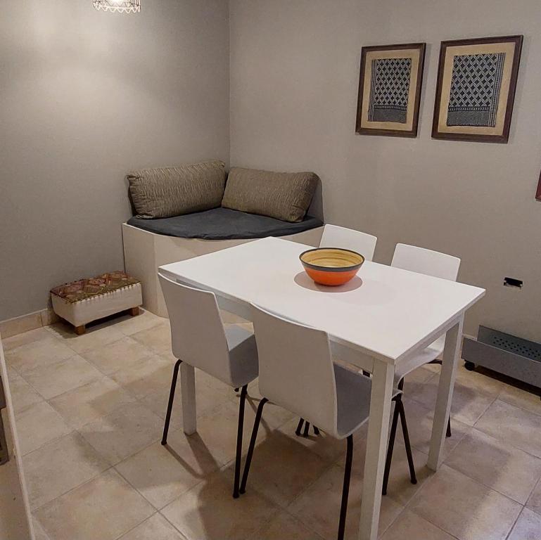 a white table and chairs in a room with a couch at Altos H in Santiago del Estero