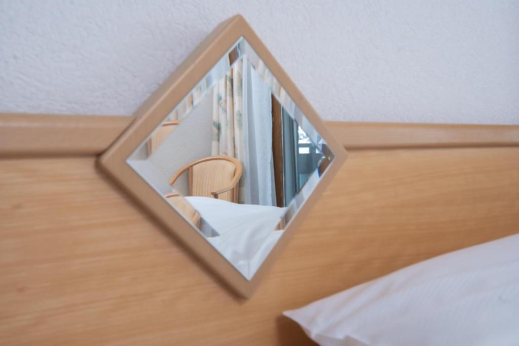 Postel nebo postele na pokoji v ubytování Hotel Alpenhof