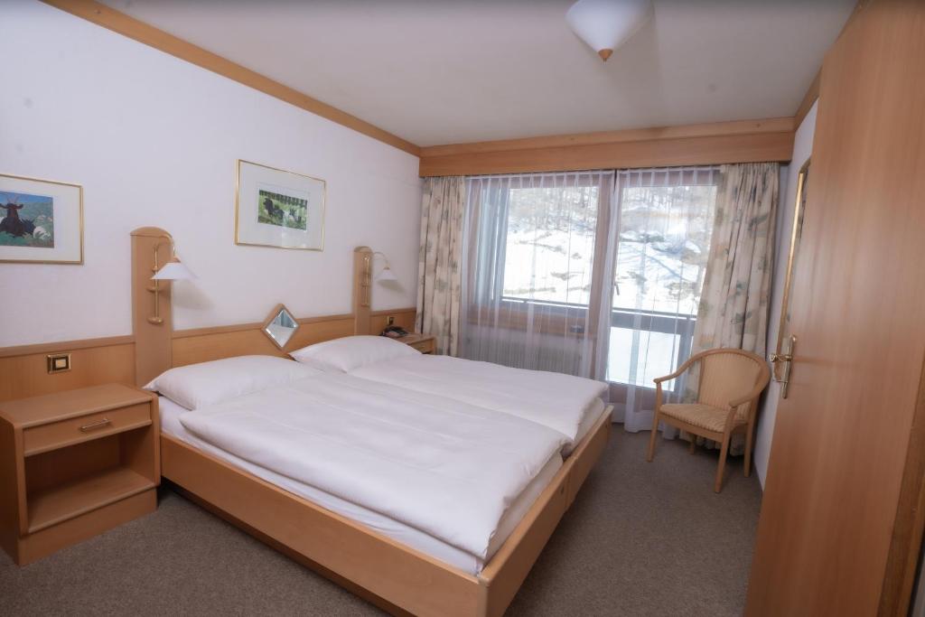 Postel nebo postele na pokoji v ubytování Hotel Alpenhof