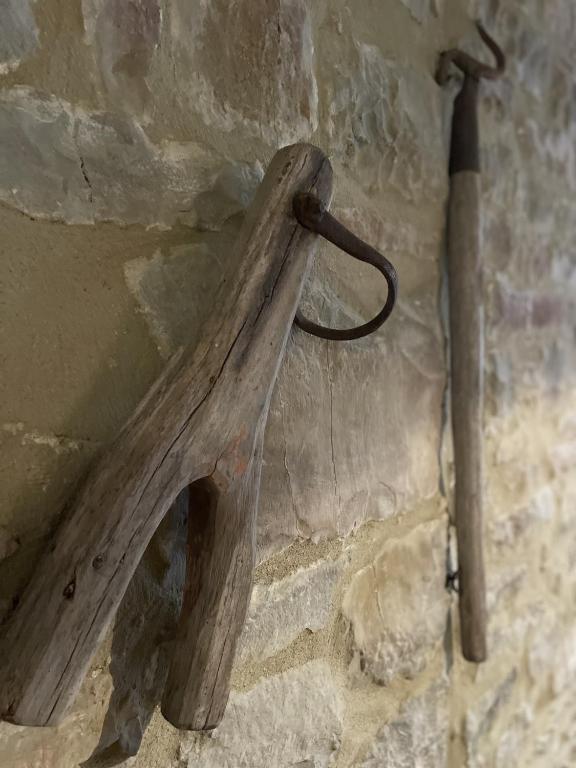 a piece of wood hanging on a wall at Le Taurillou 