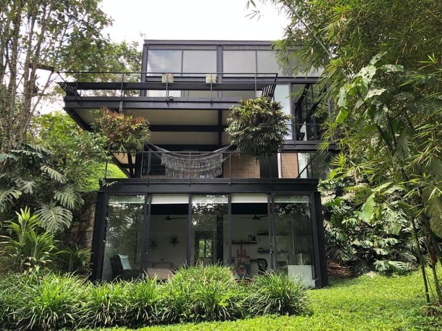 een huis met glazen deuren en planten bij Awesome private design house La Vega close Bogota in La Vega