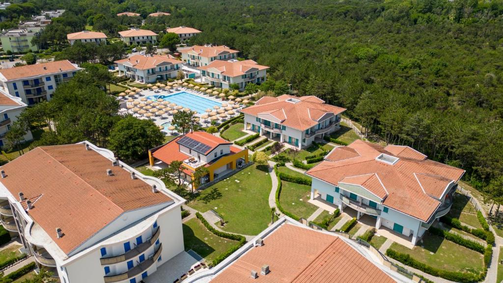 Бассейн в Summer Time Family Resort или поблизости