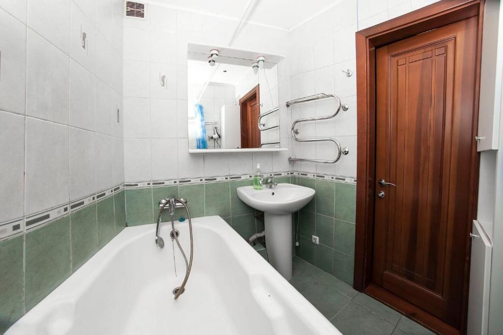 Vonios kambarys apgyvendinimo įstaigoje Topol Apartment