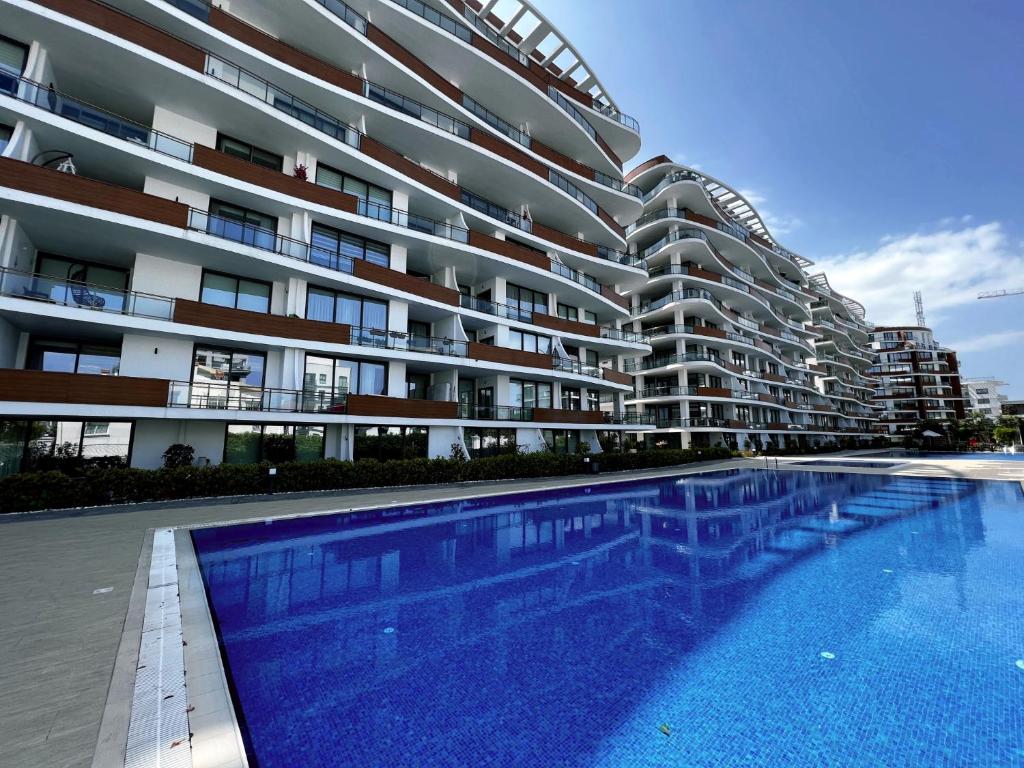 Bazén v ubytování Gorgeous Residence in a Luxury Complex in Kyrenia nebo v jeho okolí