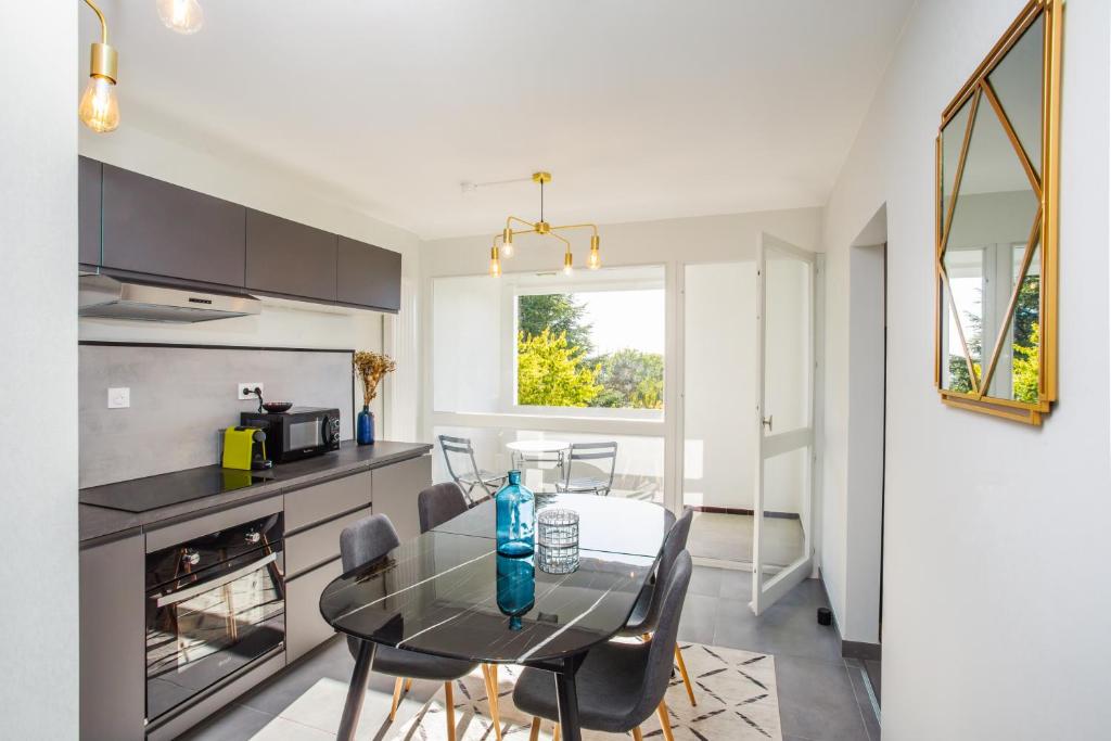 Η κουζίνα ή μικρή κουζίνα στο Appartement moderne 2 chambres