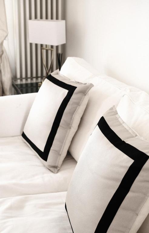 ComeCasa Flowery Terraced Apartment - 1