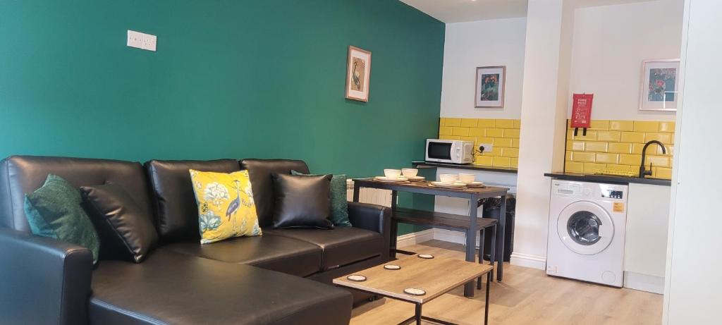 Η κουζίνα ή μικρή κουζίνα στο Leckhampton Road Apartments - Cheltenham