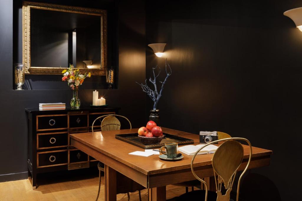 New Hotel Republique - Ex Albert's Hotel - Resim 12