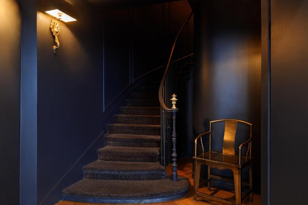 New Hotel Republique - Ex Albert's Hotel - Resim 19