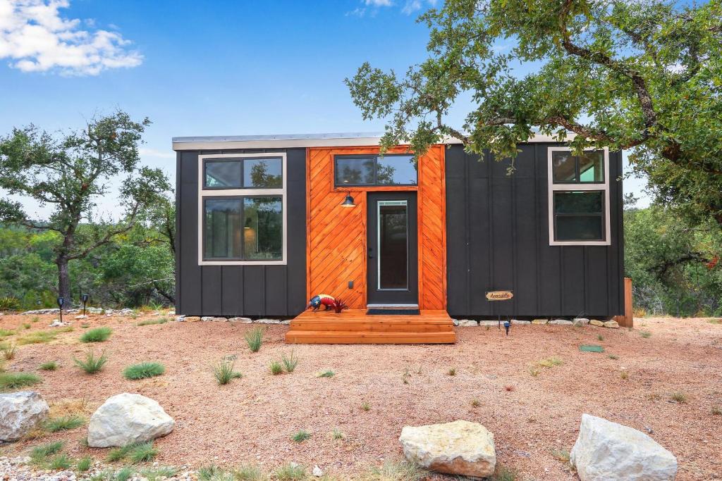 Harrod's Hill Country Hideaway The Armadillo, Dripping Springs