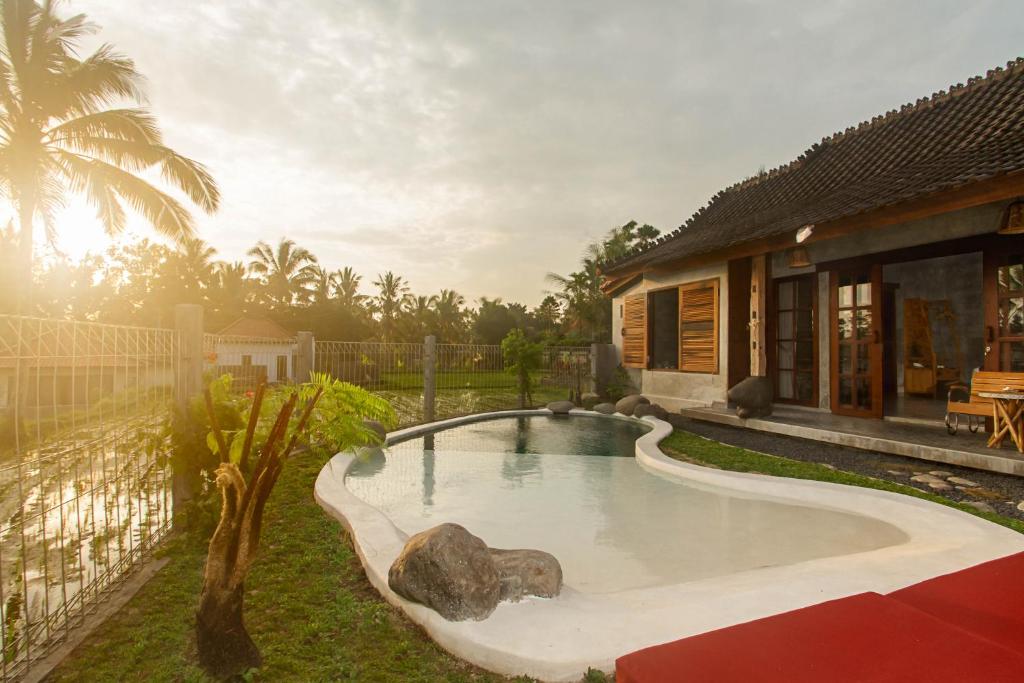 Bazén v ubytování Ubud Luwih Nature Retreat nebo v jeho okolí