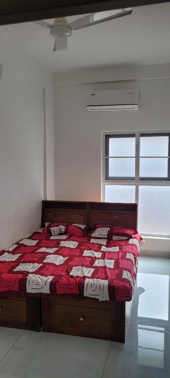 Postel nebo postele na pokoji v ubytování Yogi's Stay1