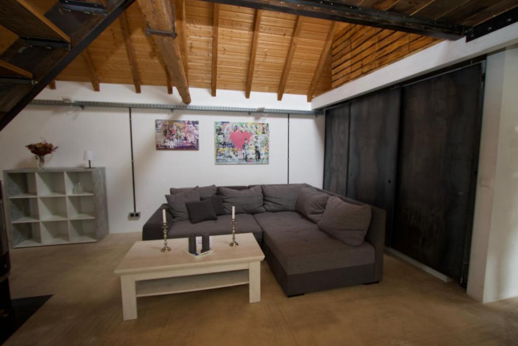 Posezení v ubytování Mini-Loft in schöner Voreifel