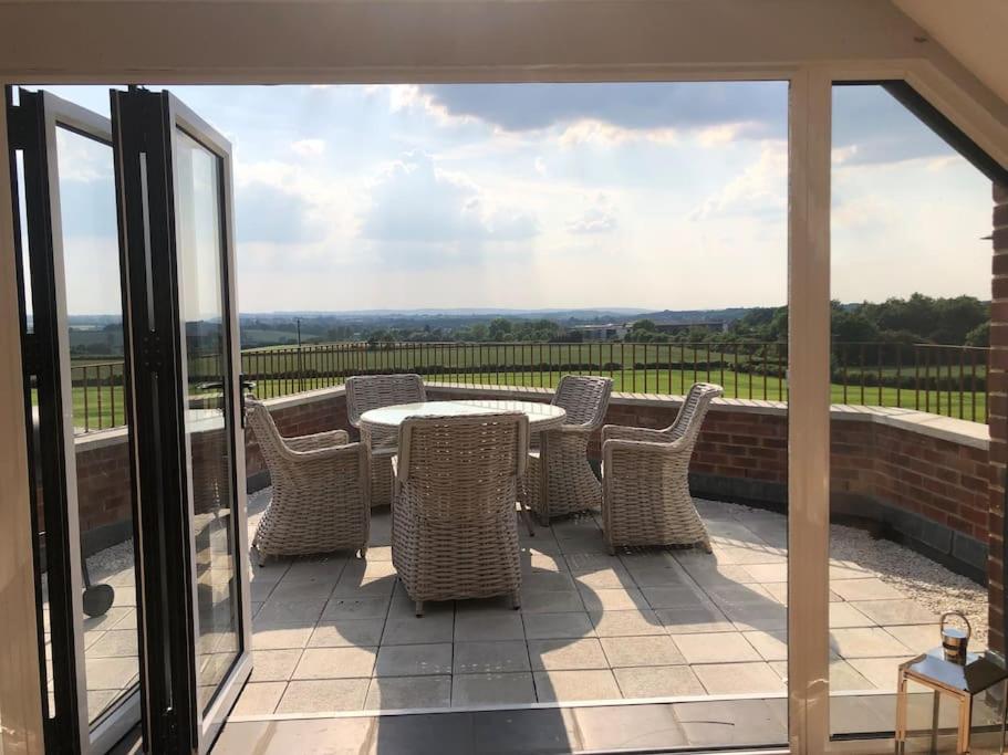 Balkón nebo terasa v ubytování 2 Bedroom cottage with Beautiful views over the Mendips
