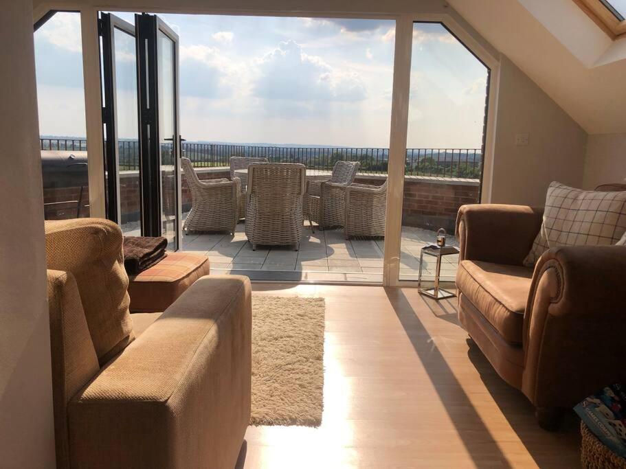 Posezení v ubytování 2 Bedroom cottage with Beautiful views over the Mendips
