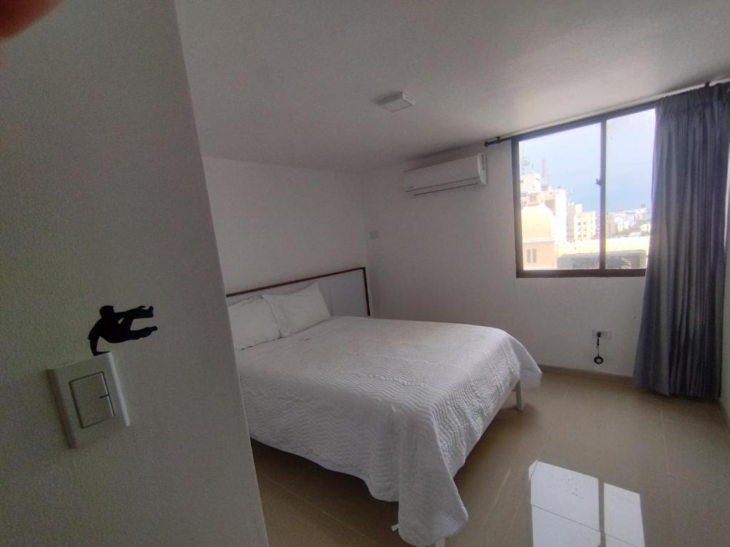Postel nebo postele na pokoji v ubytování Riohacha III apartamento comodo y seguro perfectos para trabajar o vacacionar con balcón FRENTE AL MALECON