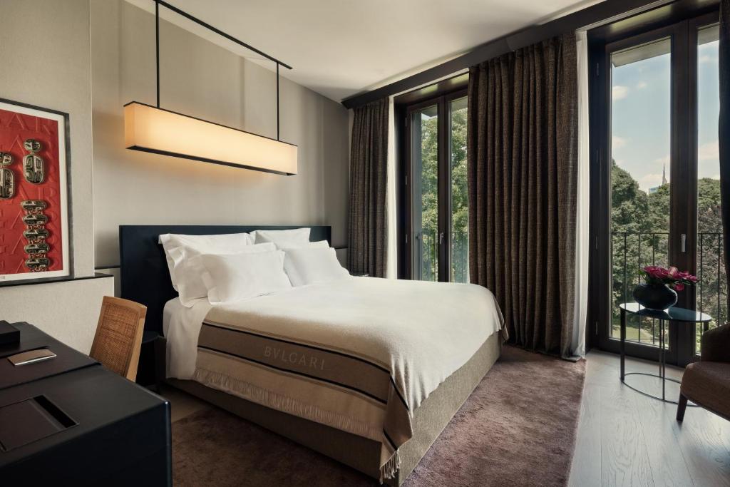 Кровать или кровати в номере Bulgari Hotel Milano
