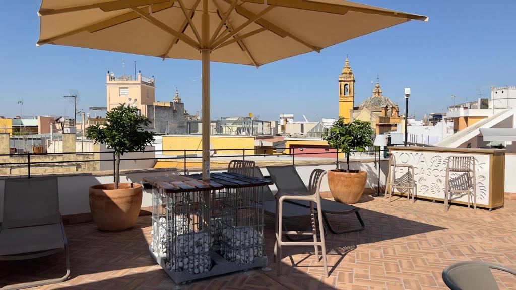 A balcony or terrace at Joya del Casco Boutique Hotel by Shiadu