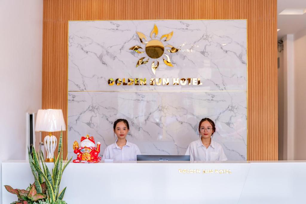 Členové personálu v ubytování Golden Sun Hotel Hoi An