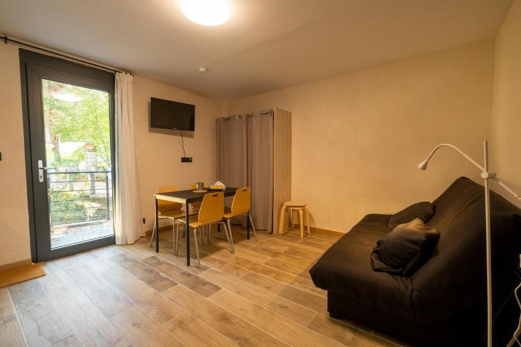 Gîte Les 3 Monts - Apartment With Terrace