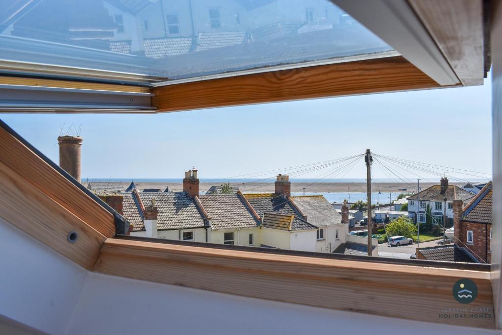 Spindrift views of Chesil beach dog friendly, Weymouth Updated 2024
