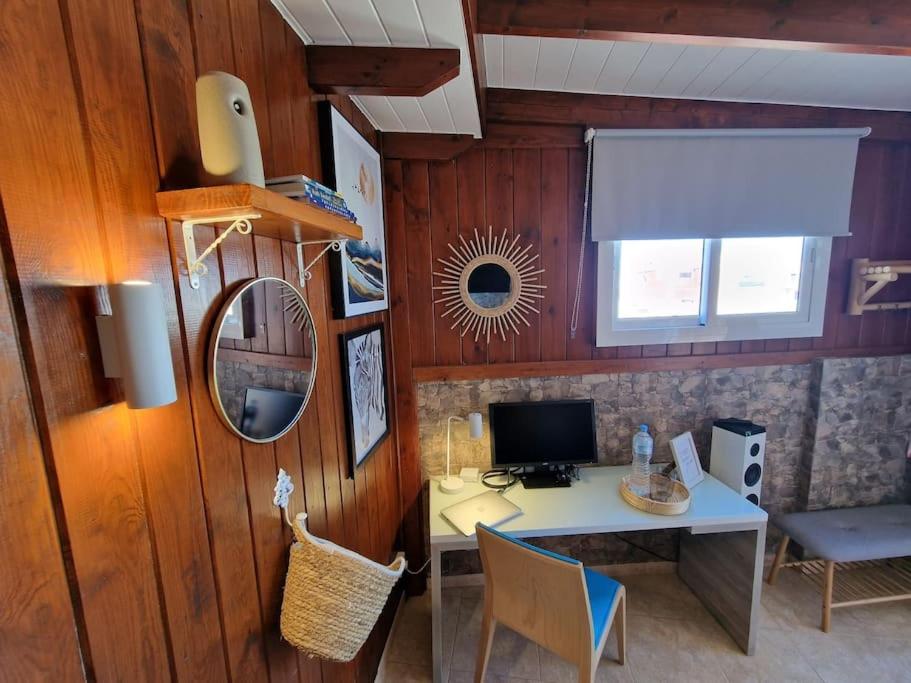 Televízia a/alebo spoločenská miestnosť v ubytovaní Vintage & Deluxe Apartments