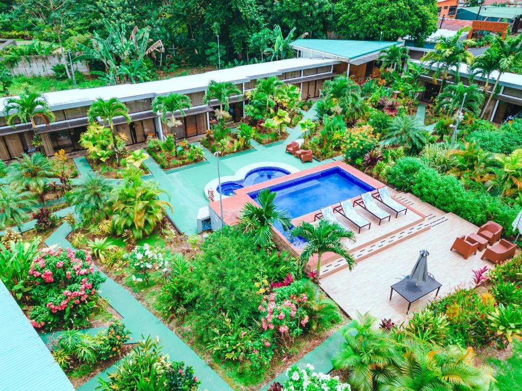Bazén v ubytování Hotel Secreto La Fortuna nebo v jeho okolí